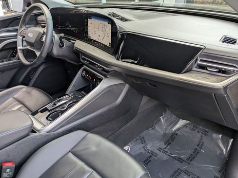 Used 2025 Audi Q5 Premium w/ Convenience Package image 21