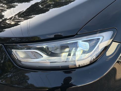 Used 2024 Chrysler Pacifica Touring-L FWD image 10
