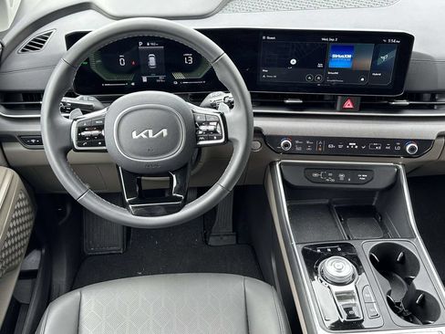 Used 2026 Kia Carnival EX FWD image 10