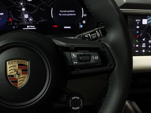 Certified 2025 Porsche Macan Electric RWD image 33