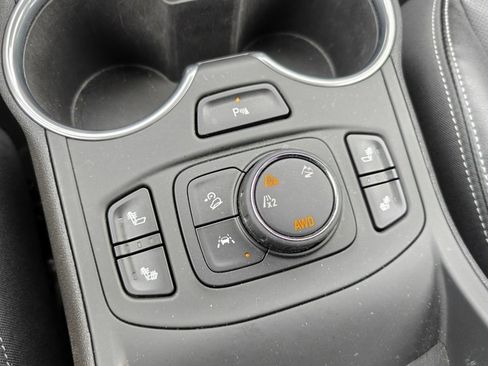 Used 2022 GMC Terrain SLT w/ Tech Package image 15