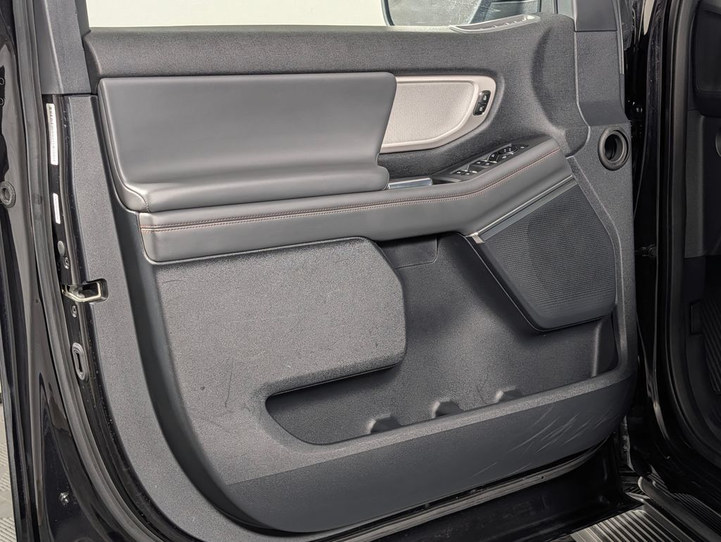 Certified 2025 Ford Expedition Active AWD/4WD image 26