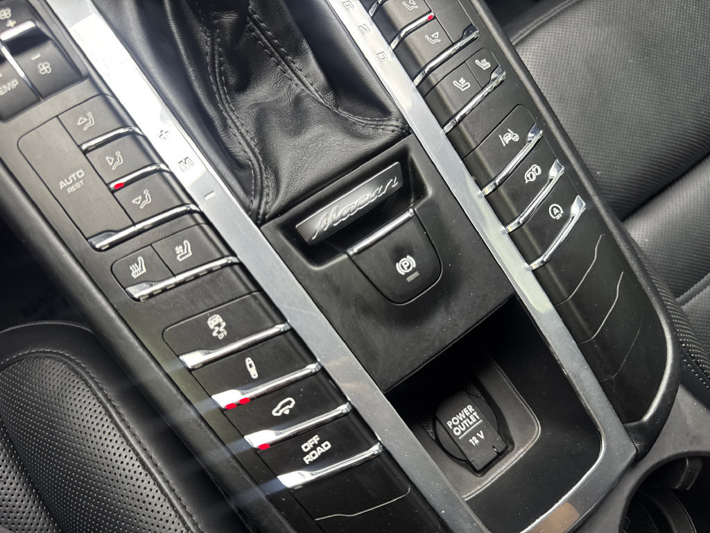 Used 2020 Porsche Macan Turbo AWD/4WD image 71