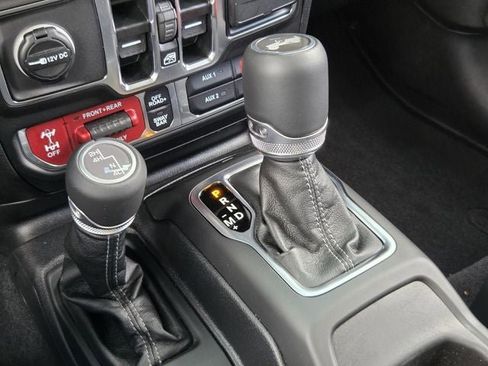 Used 2025 Jeep Wrangler Unlimited Rubicon AWD/4WD image 20