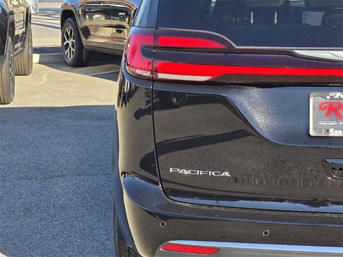 New 2026 Chrysler Pacifica Select image 6