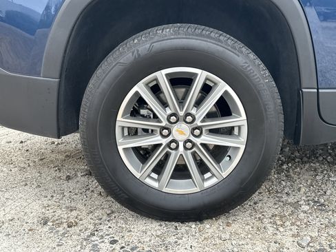 Used 2023 Chevrolet Traverse LT image 17