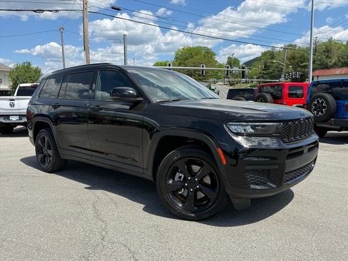 Used 2023 Jeep Grand Cherokee L Laredo AWD/4WD image 1