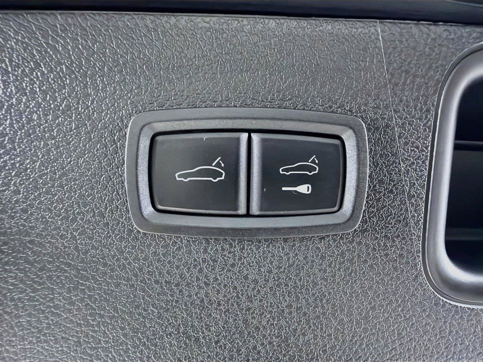 Used 2022 Porsche Macan AWD/4WD image 26