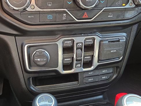 Used 2023 Jeep Wrangler Unlimited AWD/4WD image 29