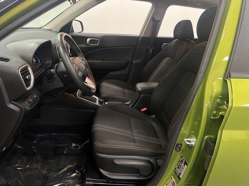 Used 2024 Hyundai Venue SEL FWD image 11