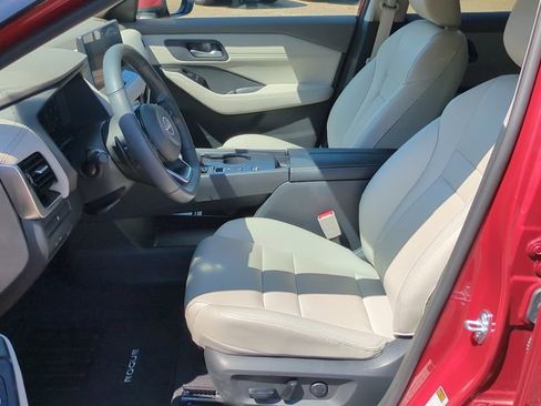 Used 2024 Nissan Rogue SL image 11