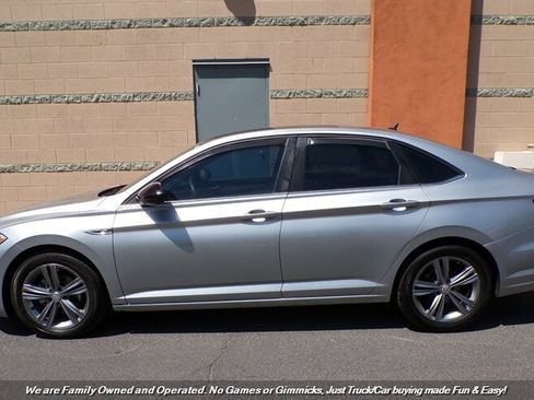 Used 2021 Volkswagen Jetta R-Line w/ R-Line Cold Weather Package FWD image 5