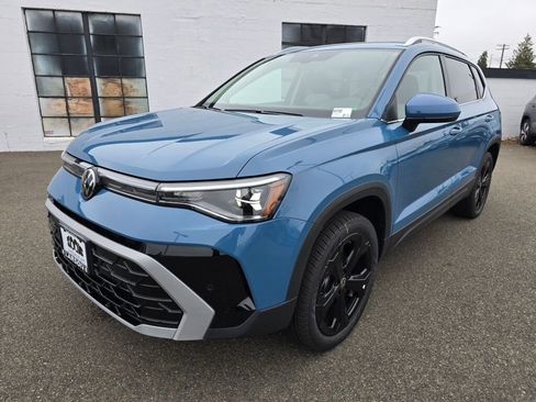 New 2025 Volkswagen Taos SEL image 8