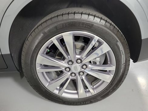 Used 2024 Cadillac XT5 Premium Luxury FWD image 9