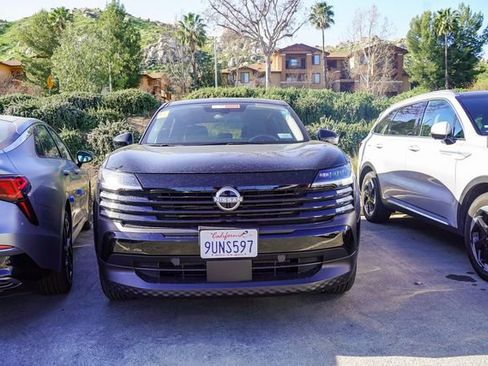 Used 2025 Nissan Kicks SV image 3