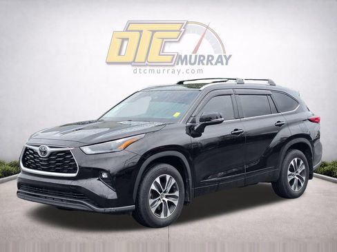 Used 2022 Toyota Highlander XLE AWD/4WD image 2