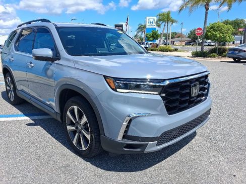 Used 2023 Honda Pilot Touring image 3