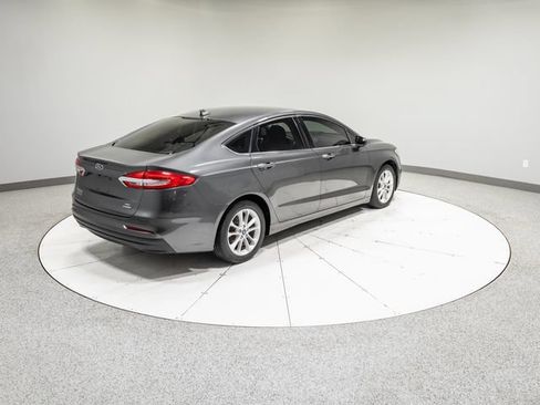 Used 2020 Ford Fusion SE FWD image 28