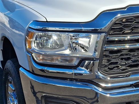 Used 2022 RAM 2500 Tradesman w/ Chrome Appearance Group image 9