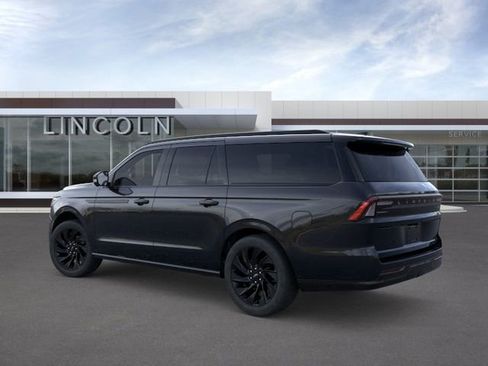 New 2026 Lincoln Navigator L Reserve AWD/4WD image 4