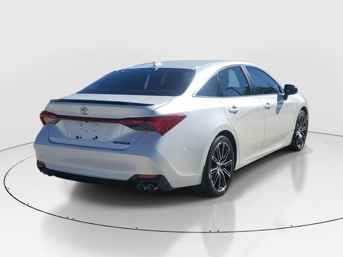 Used 2019 Toyota Avalon Touring image 3