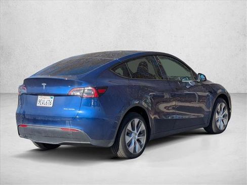 Used 2023 Tesla Model Y Long Range image 5