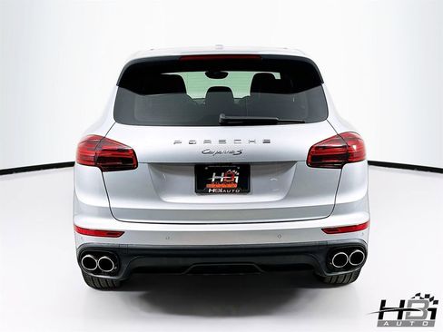 Used 2017 Porsche Cayenne S image 7