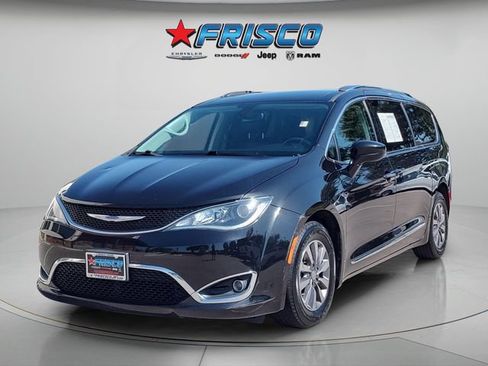 Used 2020 Chrysler Pacifica Touring-L Plus FWD image 3
