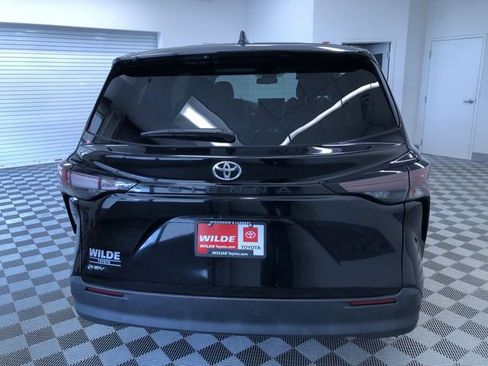 Used 2026 Toyota Sienna LE FWD image 14
