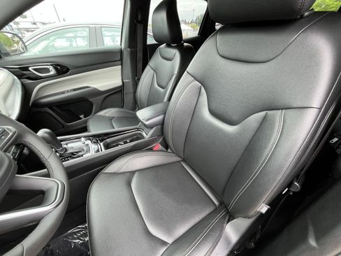 Used 2025 Jeep Compass Limited AWD/4WD image 37
