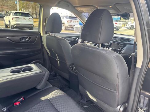 Used 2019 Nissan Rogue SV image 29