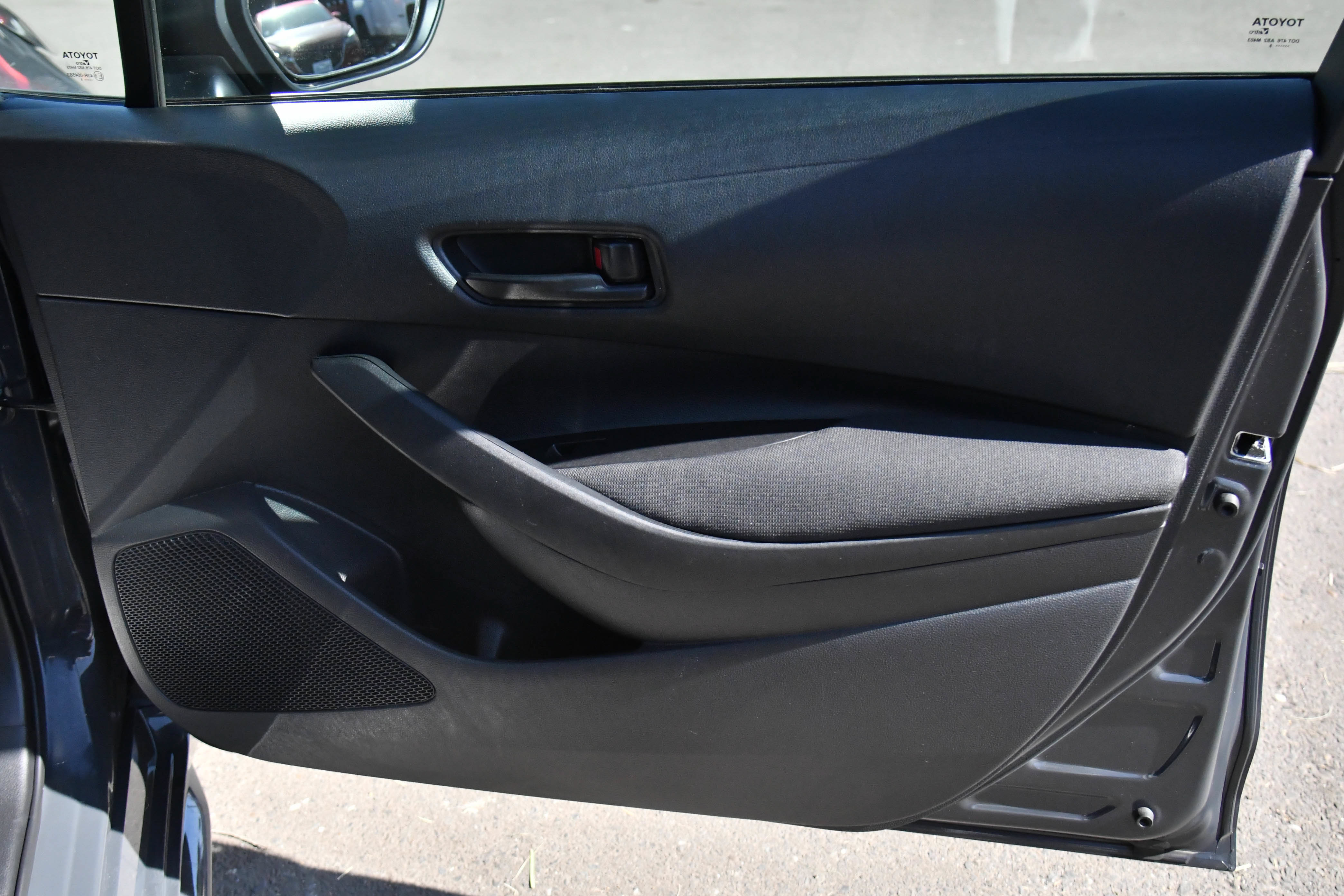 Used 2025 Toyota Corolla LE FWD image 39