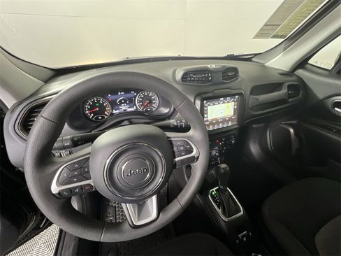 Used 2023 Jeep Renegade Latitude image 11