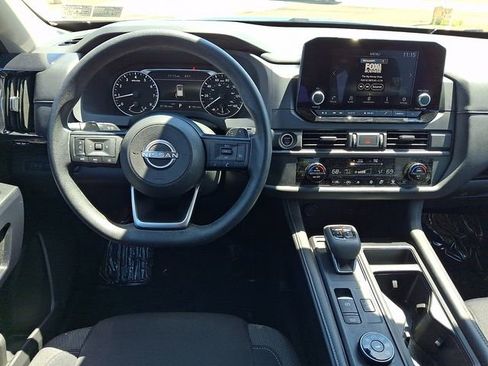 Used 2024 Nissan Pathfinder S AWD/4WD image 9