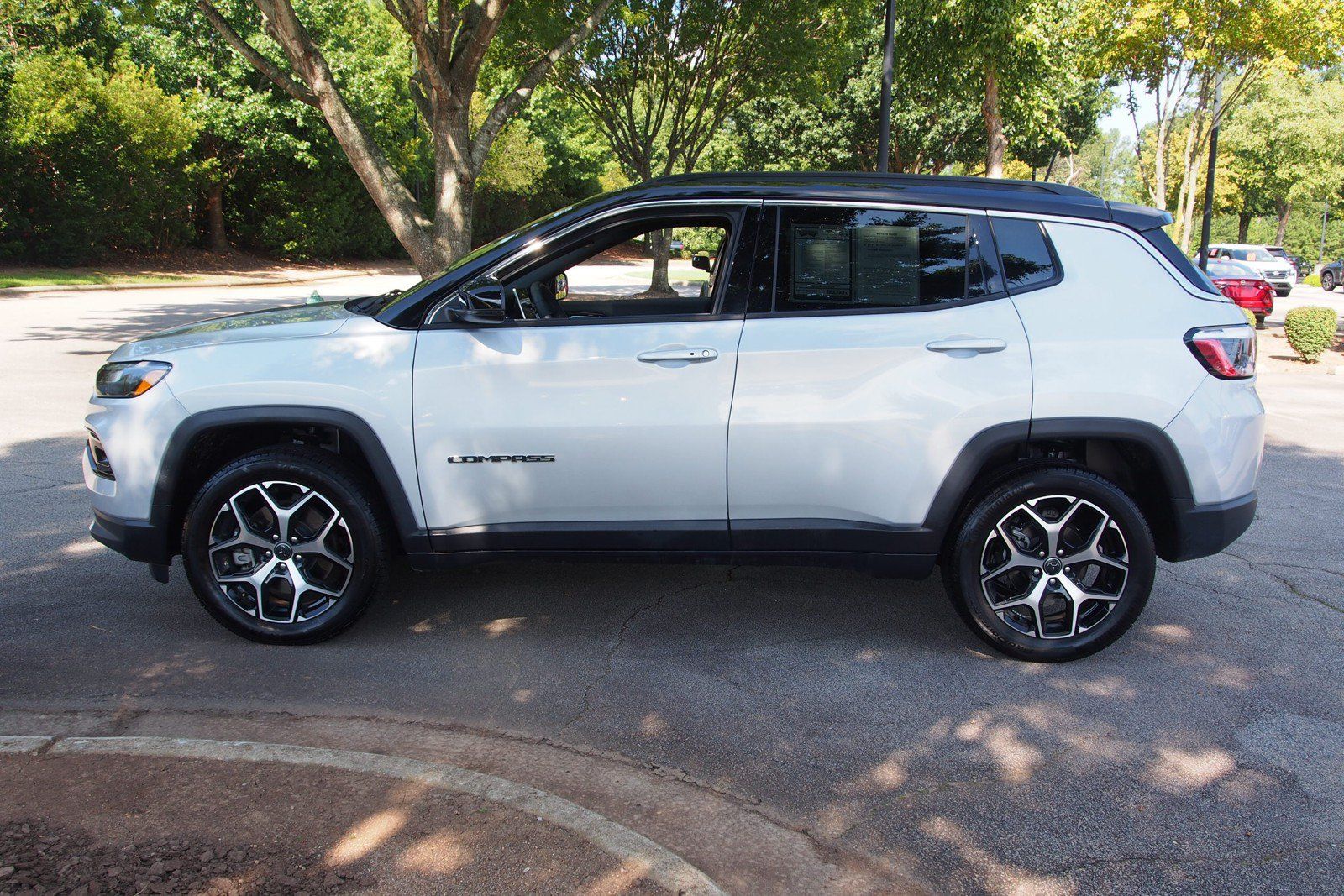 Used 2025 Jeep Compass Limited AWD/4WD image 4