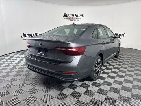 Used 2023 Volkswagen Jetta Sport image 8