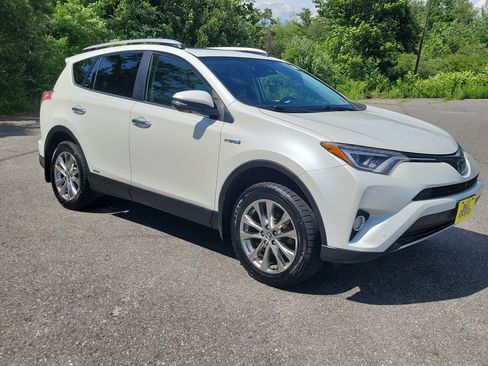 Used 2016 Toyota RAV4 Limited w/ Advanced Technology Package AWD/4WD image 3