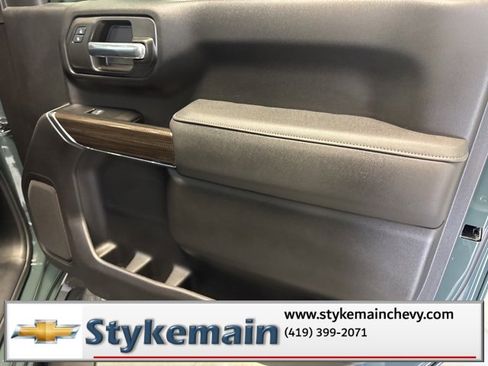 Used 2025 Chevrolet Silverado 2500 LT w/ Convenience Package image 23