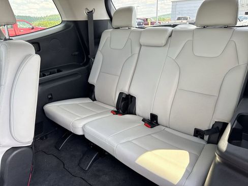 Used 2025 Kia Telluride S FWD image 24