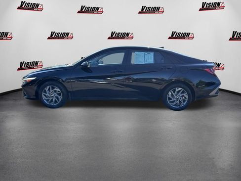 Used 2024 Hyundai Elantra SEL FWD image 2