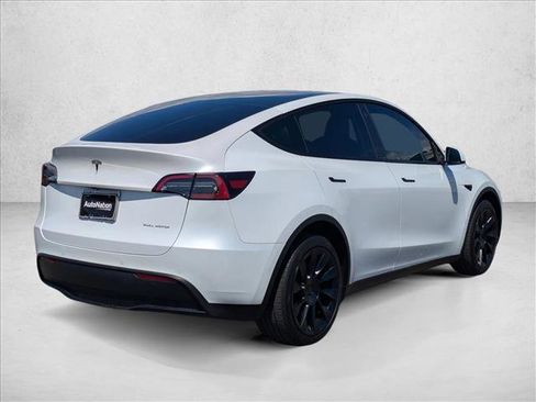 Used 2022 Tesla Model Y Long Range AWD/4WD image 5