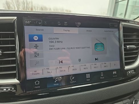 Used 2024 Chrysler Pacifica Touring-L image 49