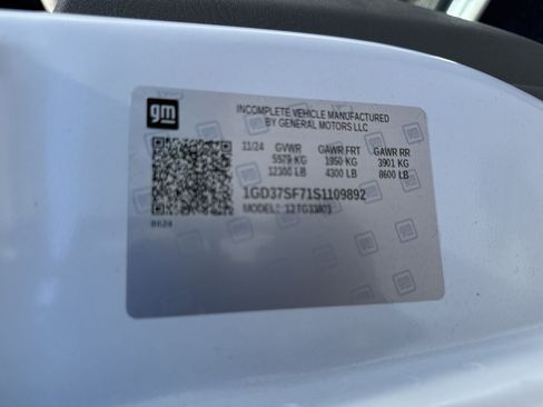 New 2025 GMC Savana 3500 w/ Power Convenience Package image 31