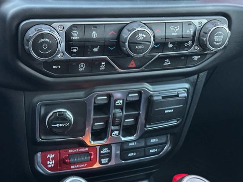 Used 2023 Jeep Gladiator Rubicon w/ Cold Weather Group image 21