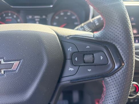 Used 2023 Chevrolet TrailBlazer RS FWD image 19