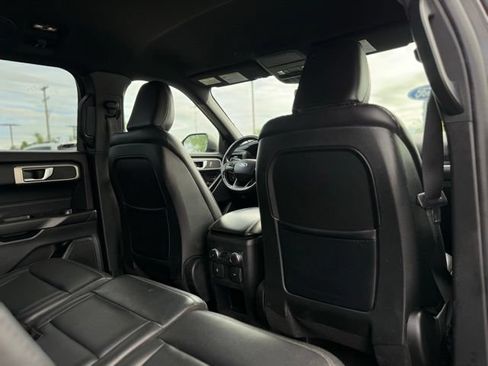 Used 2020 Ford Explorer XLT w/ Equipment Group 202A AWD/4WD image 18