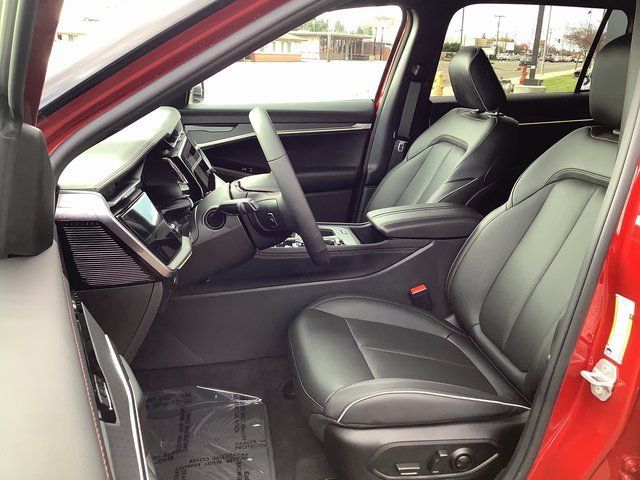 Used 2025 Jeep Wagoneer S Limited AWD/4WD image 8