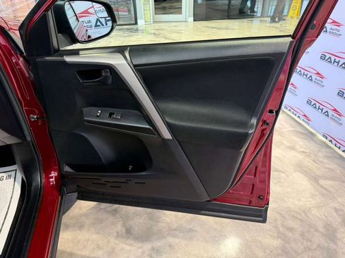 Used 2018 Toyota RAV4 LE FWD image 55