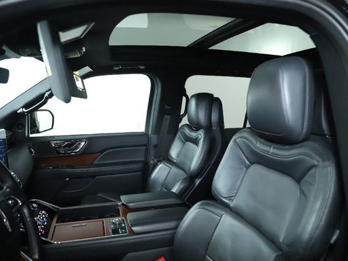 Used 2022 Lincoln Navigator Reserve image 22