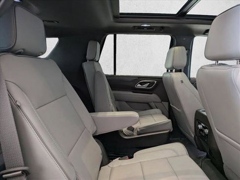 Used 2022 GMC Yukon SLT w/ SLT Premium Package image 26
